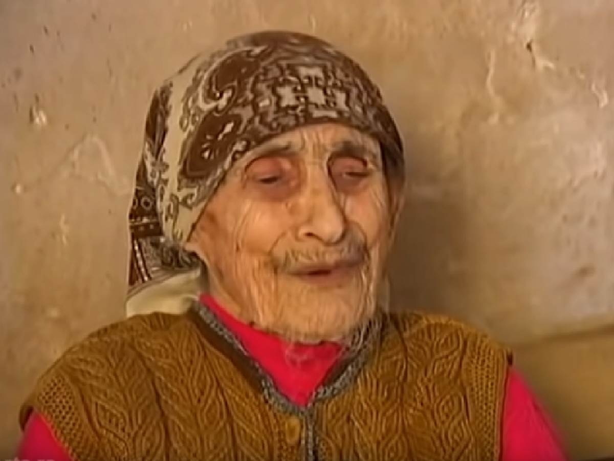Baka Đurđa ima 11 dece, 100 unuka, a umire sama: Leži u buđi i plače za decom