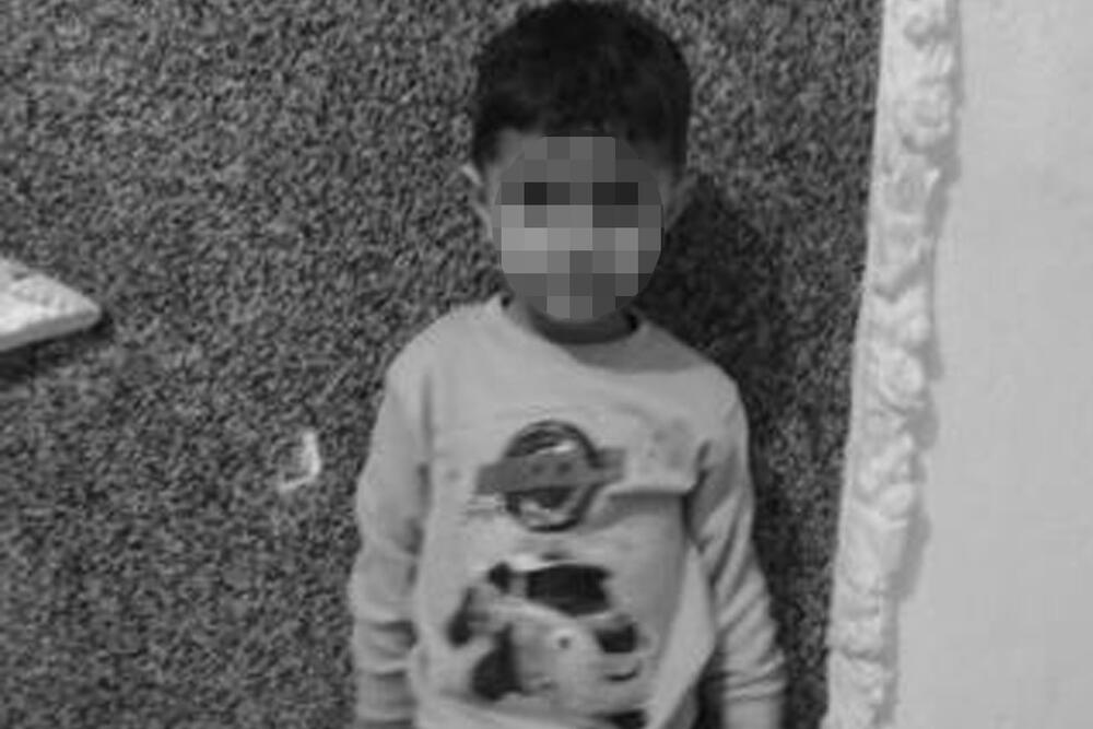 Nesrećni dečak (4) umro užasnom smrću dok je čekao mamu!