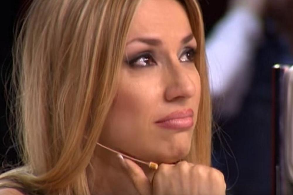 „Morala sam da pevam da bih zaradila pare za maminu daću, niko me nije pitao da li mi se radi, a duša mi se…