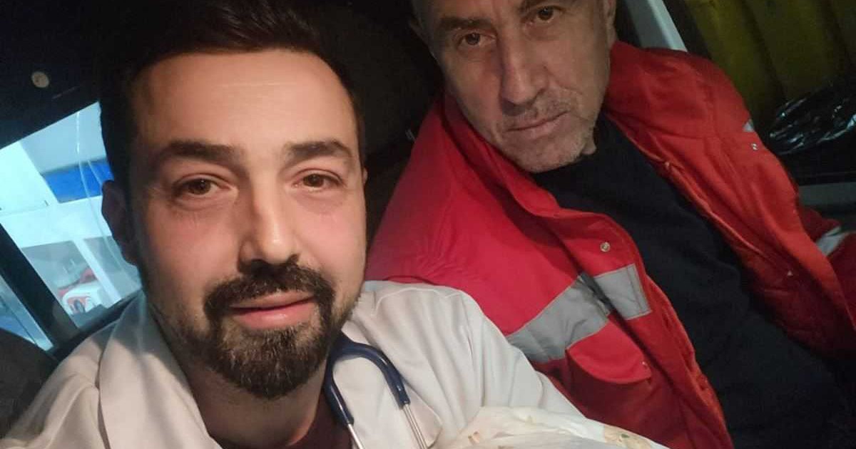 „Držao sam bebu čvrsto, kao da sam joj otac“: Ovo su heroji iz Doljevca koji su spasili devojčicu bačenu u…