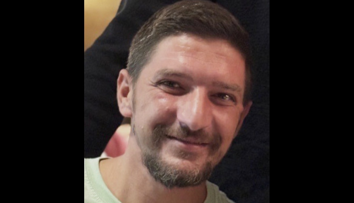 Ovo je muškarac (35) koji se požalio na bol u ruci, došao u Hitnu, pustili ga kući – nakon 20 minuta umro!